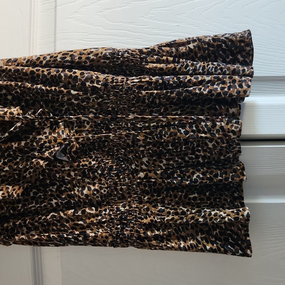 Leopard Print Ruffle Blouse - Picture 3 of 4